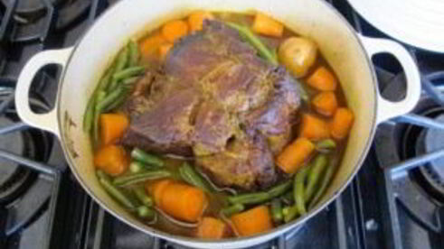 жаркое с говядиной, картофелем и фасолью