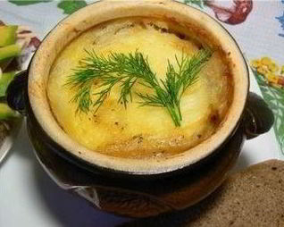 Жаркое в горшочках с картофельной крышкой