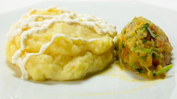 Рецепт Картофельных зраз с капустой и кабачковой икрой