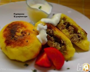 Картофельные зразы с мясом и сыром