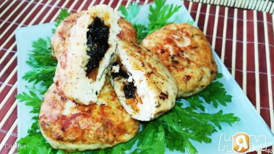 Рецепт куриных зраз с сухофруктами и апельсиновым соусом