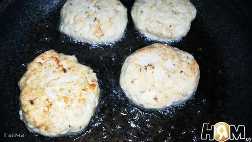 куриные зразы с сухофруктами и апельсиновым соусом