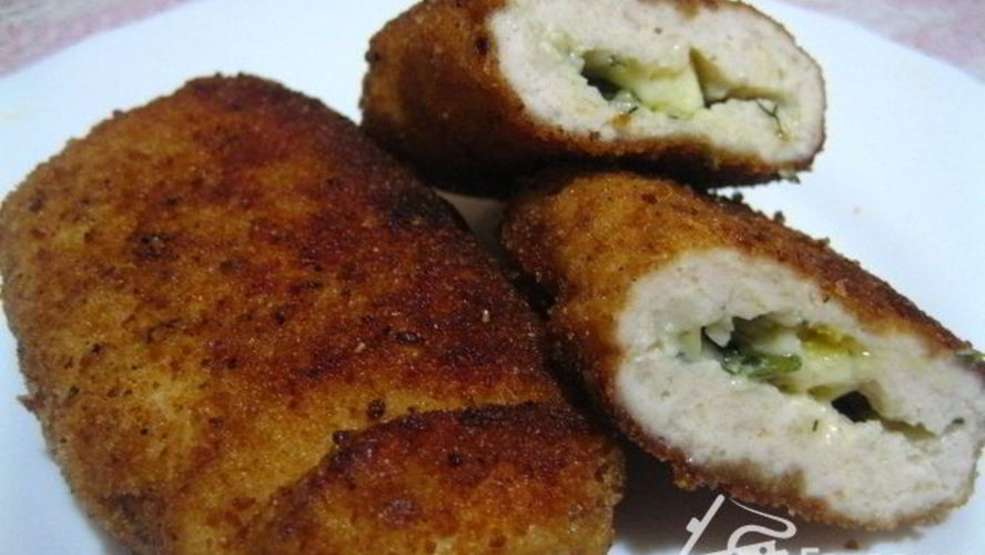 Рецепт куриных зраз с сыром и сливочным маслом