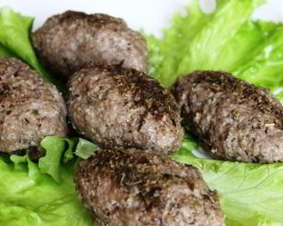 Зразы из говядины с зеленым маслом