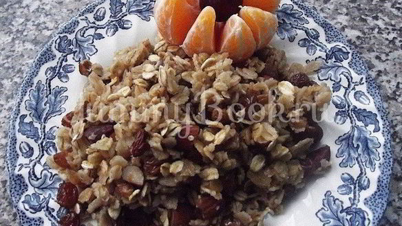 Рецепт Геркулесовой каши с миндалем и изюмом в мультиварке