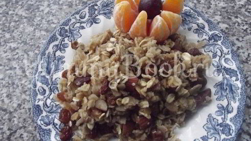 геркулесовая каша с миндалем и изюмом в мультиварке