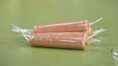 домашние сосиски и гречневая каша с помидорами