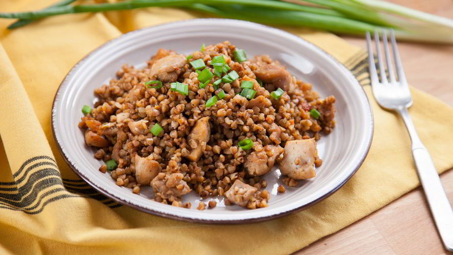 Рецепт гречки по-купечески с курицей и зеленым луком