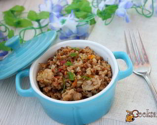 Гречка с курицей в томатно-грибном соусе