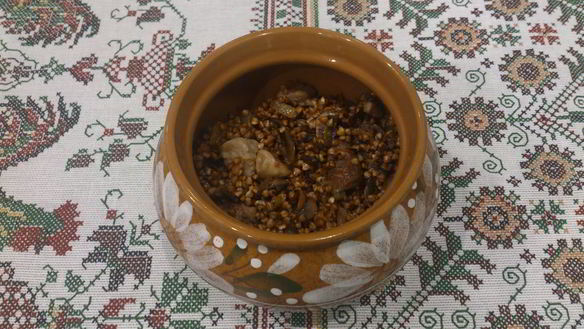 Рецепт Гречки с мясом в горшочках