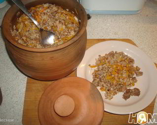 Гречка со свининой в махотке