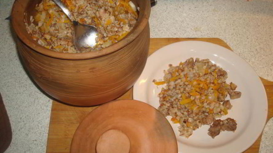 Рецепт гречки со свининой в махотке