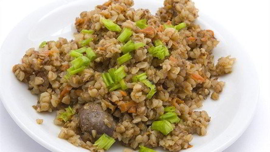 Рецепт гречневой каши с луком на пару