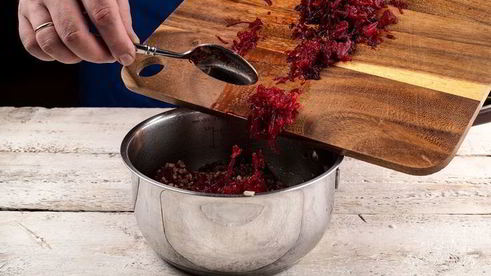 яркая гречка со сметаной и орехами