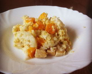 Каша с тыквой и яблоками в горшочке