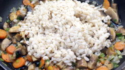 перловка с грибами