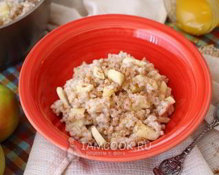 Пшеничная каша с яблоками