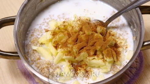 пшеничная каша с яблоками