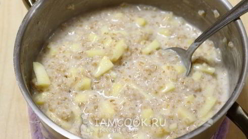 пшеничная каша с яблоками