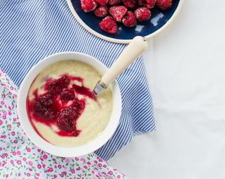 Пшенная каша с малиновым муссом