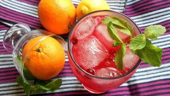 Рецепт Апельсинова-брусничного холодный чай с мятой