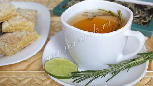 чай с лимоном, имбирем и розмарином