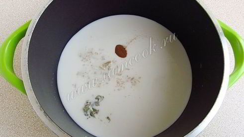 индийский имбирный чай масала с молоком и кардамоном