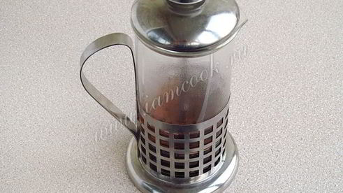 индийский имбирный чай масала с молоком и кардамоном