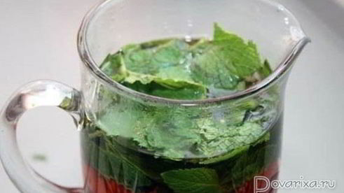 холодный чай с яблоком и мятой