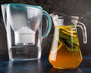 Холодный летний чай с мятой и лимоном