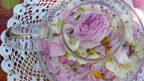 летний цветочный чай для подруг