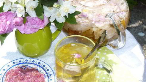 летний цветочный чай для подруг