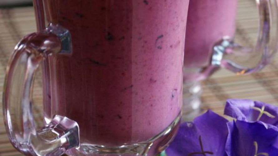 Рецепт чернично-клубничного коктейль