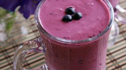 чернично-клубничный коктейль