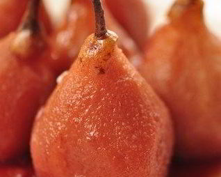 Груши с клюквой в медовом сиропе со специями