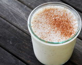 Кефирный коктейль с яблоками и медом