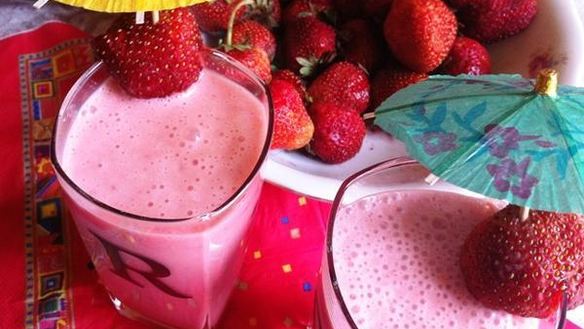 Рецепт Клубничного коктейля Снежок