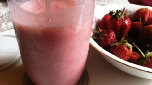 клубничный коктейль снежок