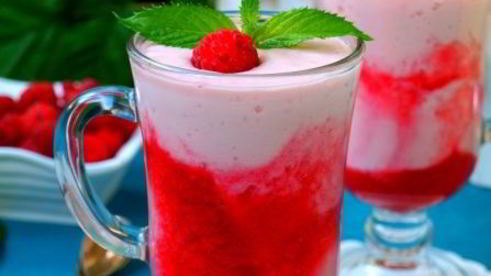 коктейль на ряженке с творогом и малиной