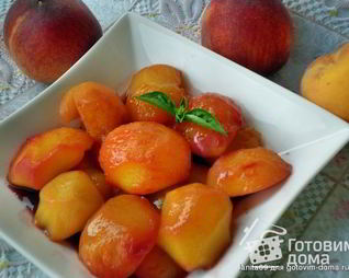 Нектарины в сиропе с базиликом