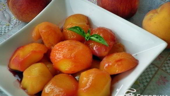 Рецепт Нектаринов в сиропе с базиликом