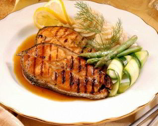 Острый лосось на гриле в глазури из кленового сиропа