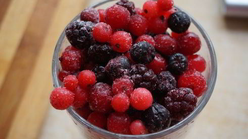 ананасово-ягодный смузи