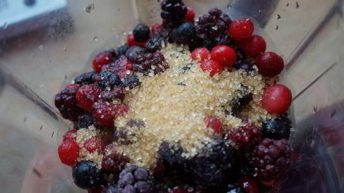 ананасово-ягодный смузи