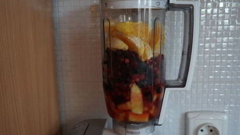 ананасово-ягодный смузи