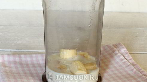 банановый смузи с молоком