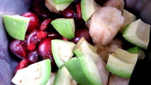 черешневый смузи с авокадо