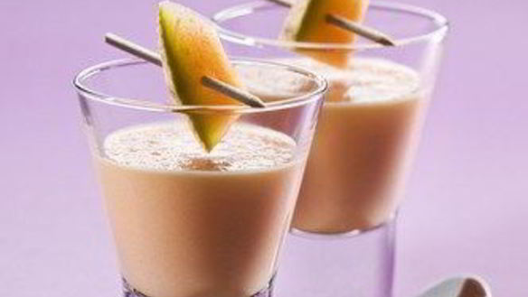 Рецепт Дынного смузи с йогуртом и медом