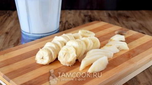 грушево-банановый смузи с кокосовым молоком