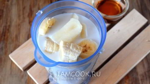 грушево-банановый смузи с кокосовым молоком